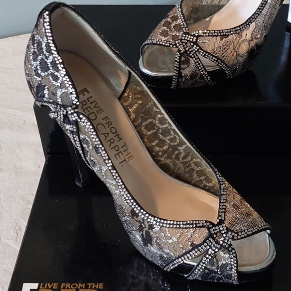 E Live from the Red Carpet Shoes Black&Silver Lace Med Size 9 - Picture 7 of 8
